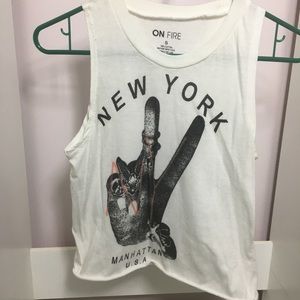 On fire “Manhattan NYC✌🏼” crop top size small price🔻
